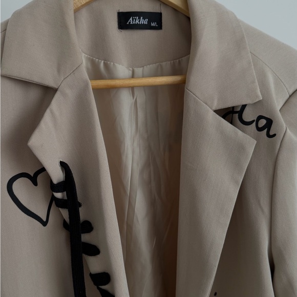 Stylish Tan Women's Blazer - Picture 2 of 5